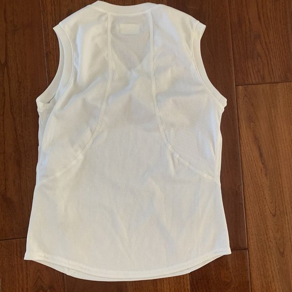 Road Runner Sports Sleeveless White Textured V-Neck Tee size xs running … - Picture 5 of 9